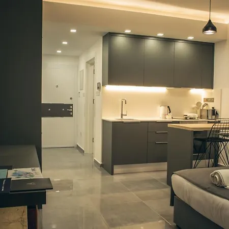 Gorgeus Flat With Shared Pool Near Apartment Trikomo