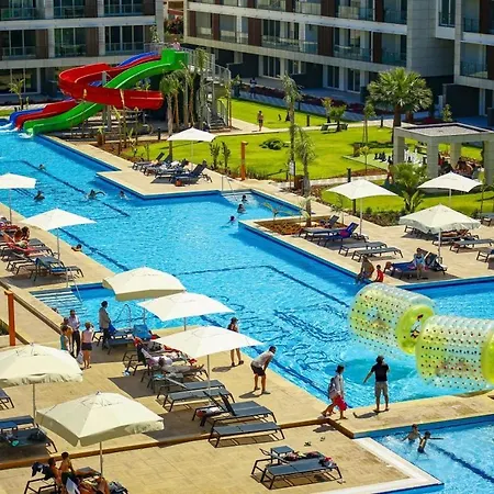 Gorgeus Flat With Shared Pool Near Apartment *