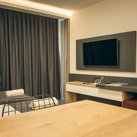 Gorgeus Flat With Shared Pool Near
