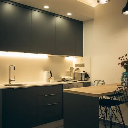 Gorgeus Flat With Shared Pool Near Apartment Trikomo